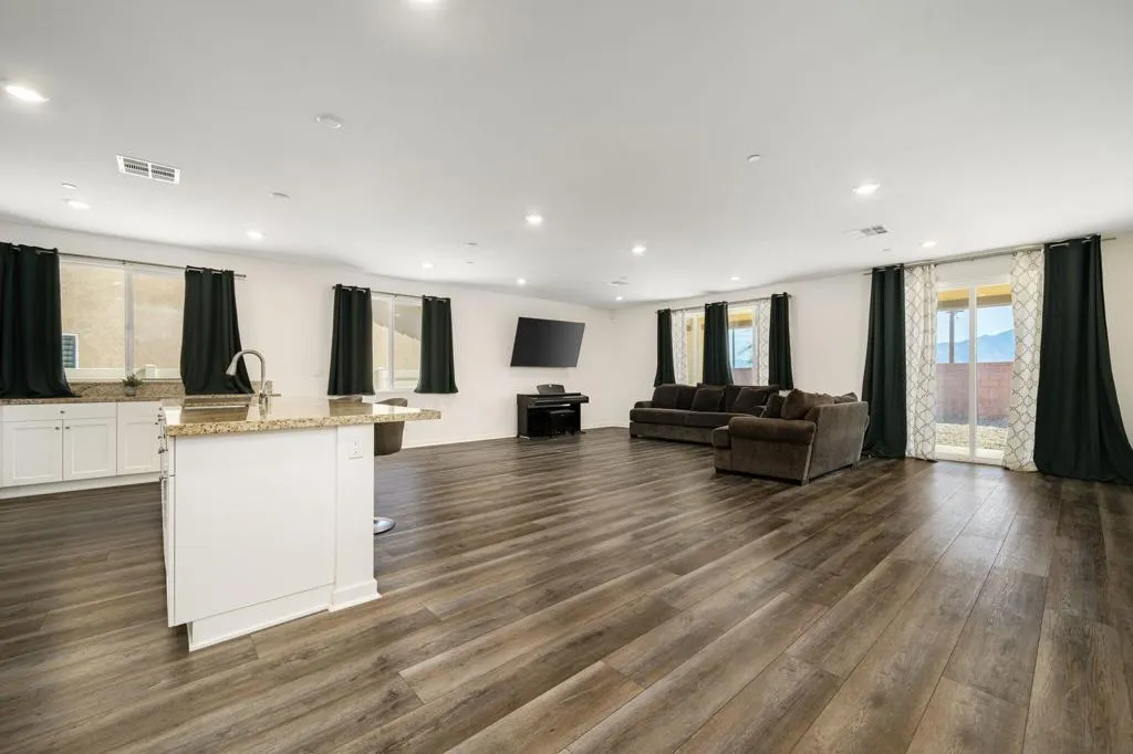 11689 S Crescent Street, Desert Hot Springs, California 92240 home-pic-4